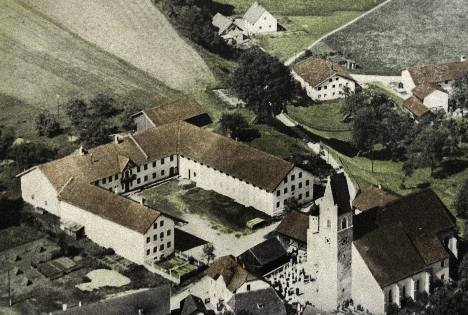 Die Geschichte des Landwirtschaftlichen Anwesens reicht zurück bis ins 10. Jahrhundert.